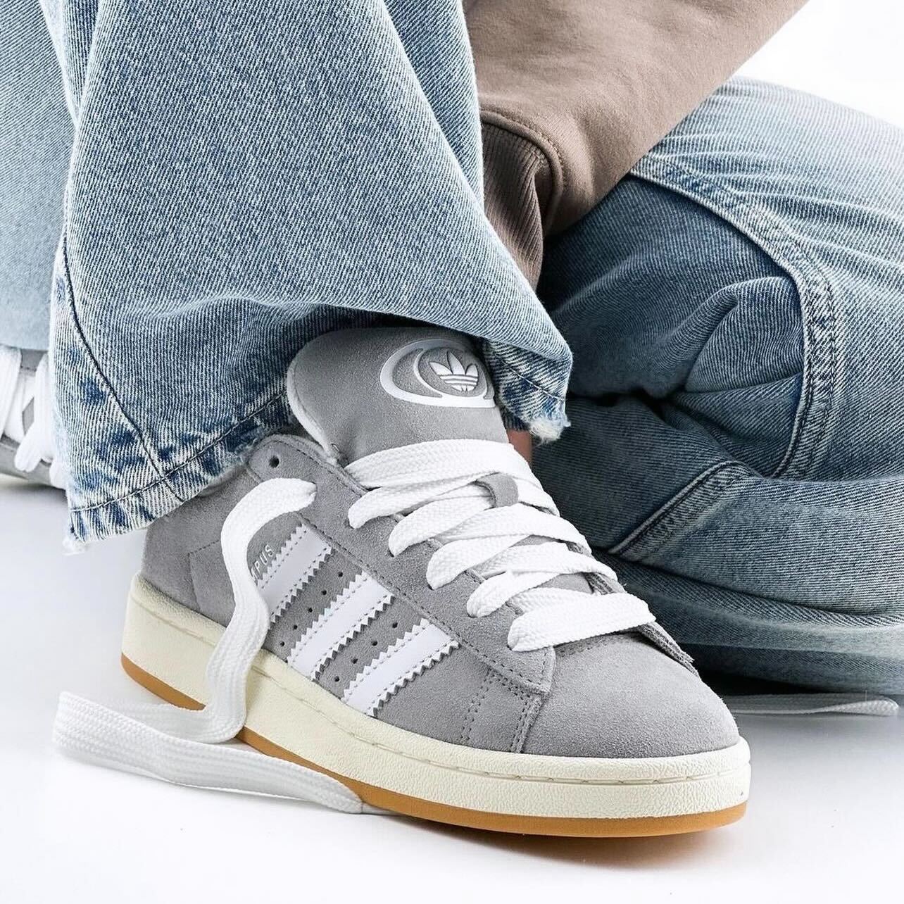 Semi Lucid Blue / Cloud White / Off White